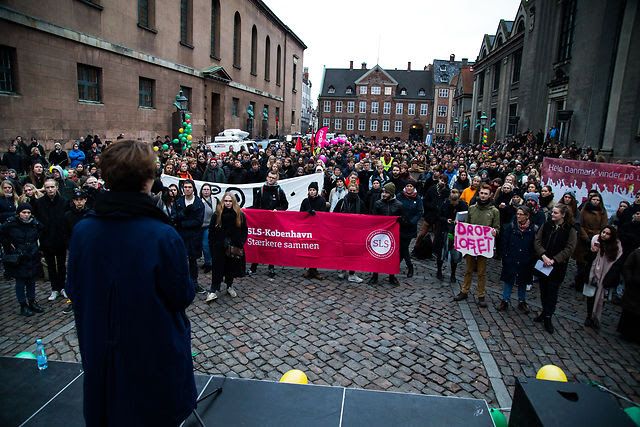 News Photo 1 - Europe - Education - 2012201610