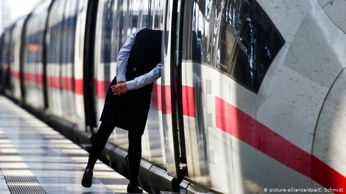 News Photo 1 - Germany - Otta Nottathil - 3120194train