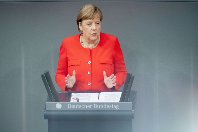 News Photo 1 - Germany - Otta Nottathil - 19620202merkel