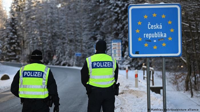 News Photo 1 - Germany - Otta Nottathil - 16220215border