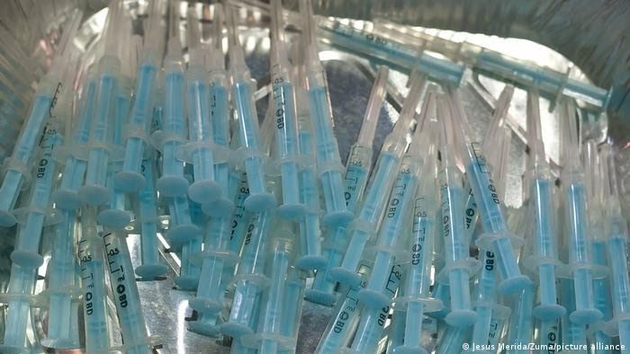 News Photo 1 - Germany - Otta Nottathil - 7320214vaccine