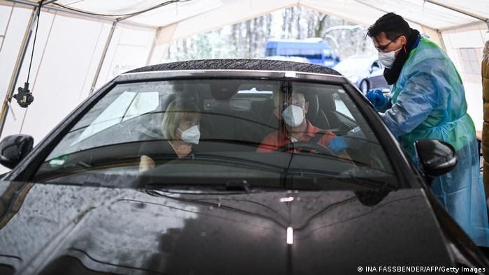 News Photo 1 - Germany - Otta Nottathil - 12420212vaccine