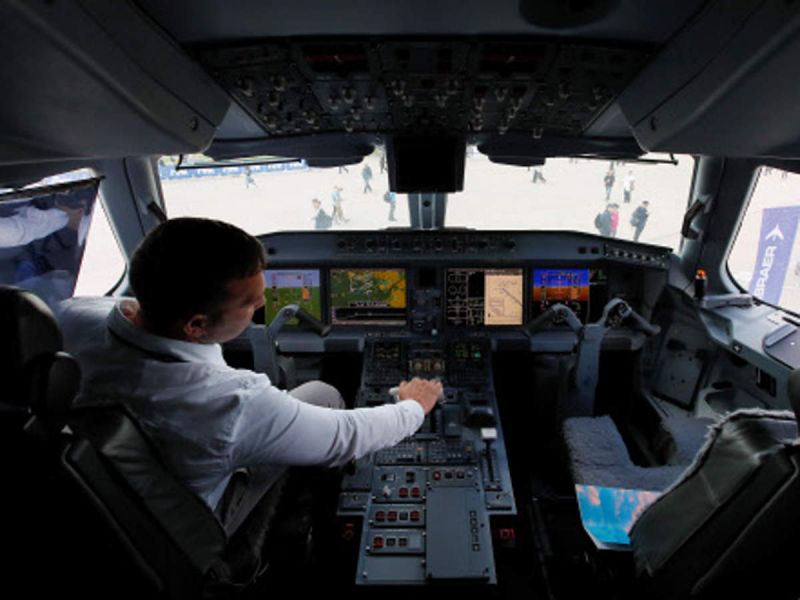 News Photo 1 - India - Otta Nottathil - pilot_cabin_crew_suspension