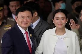 News Photo 1 - Other Countries - Otta Nottathil - shinavatra_thailand_pm_king