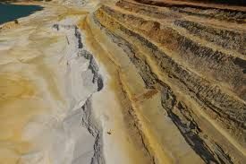News Photo 1 - Europe - Otta Nottathil - ukraine_minerals_us